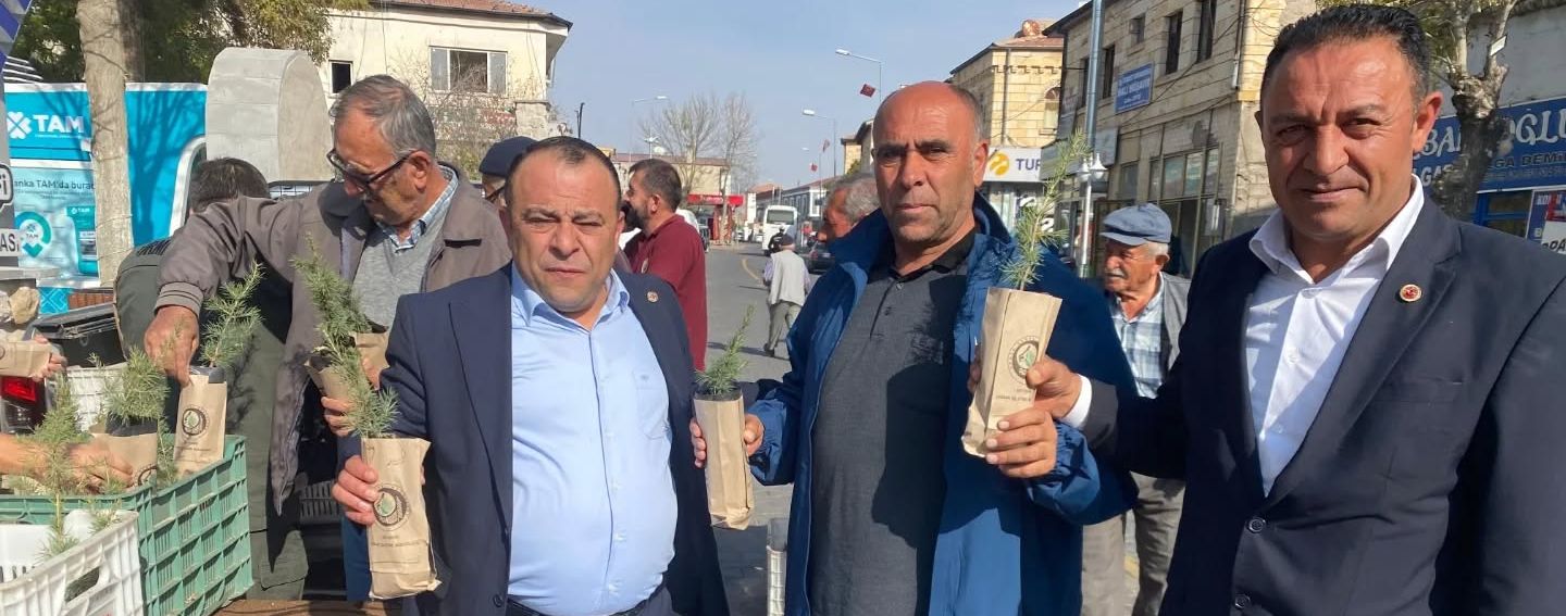 Başkan İnce, Vatandaşlara Fidan Dağıttı