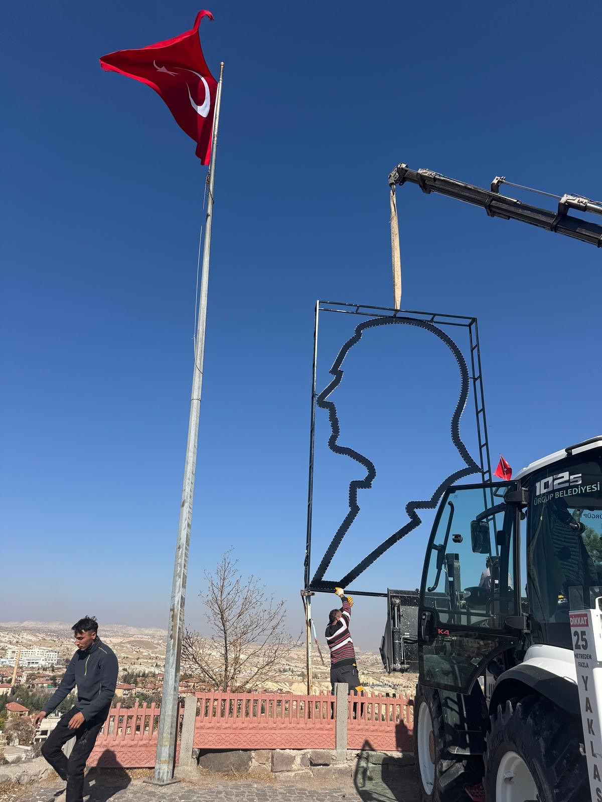 Mustafapaşa Beldesine Atatürk Silüetli Işıklı Pano Yenilendi