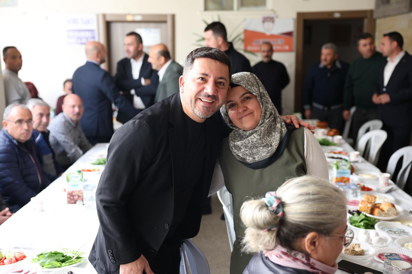 Başkan Arı’nın Esnaflarla Kahvaltı Buluşmaları Devam Ediyor