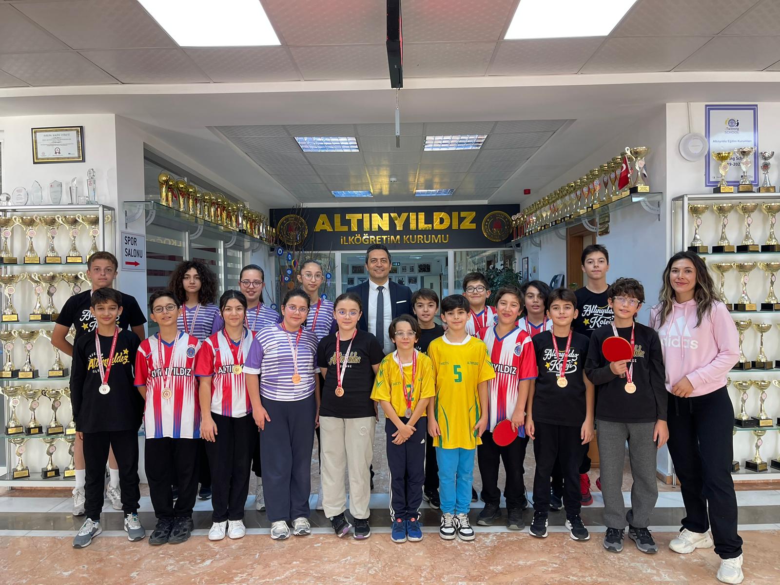 ALTINYILDIZ İLKÖĞRETİM KURUMU ÖĞRENCİLERİNDEN MASA TENİSİNDE GURUR VEREN BAŞARI!