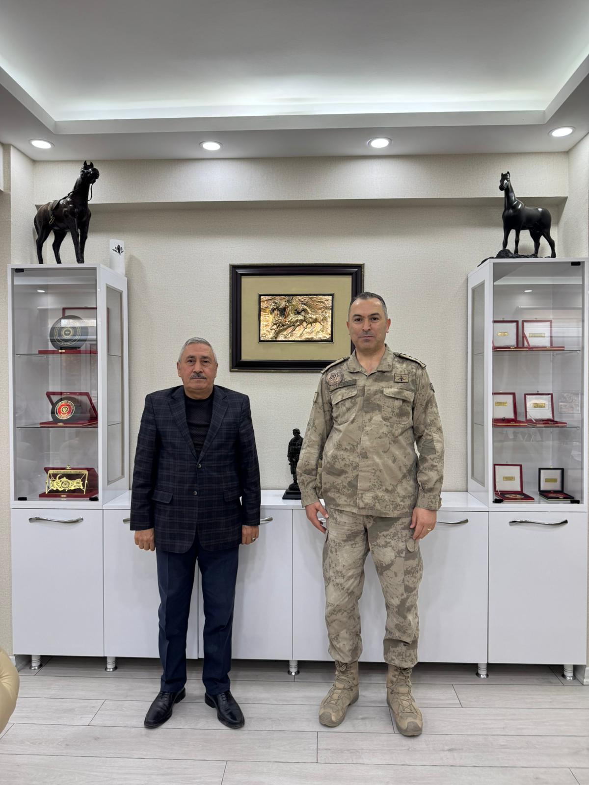 Güzelyurt Mahallesi Muhtarı Yüncü’den JAKEM Komutanı Fırat’a Hayırlı Olsun Ziyareti