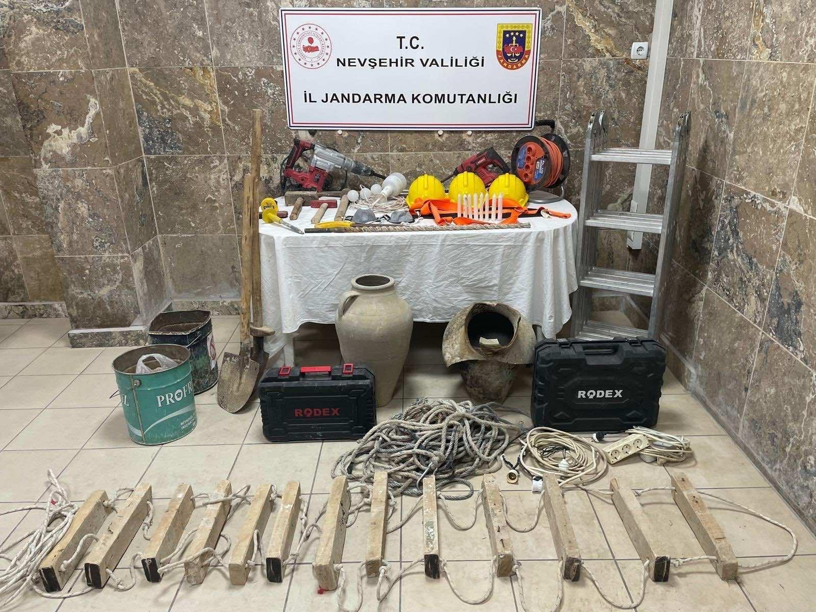 Kaçak Kazıya Suçüstü; 3 Kişi Suçüstü Yakalandı